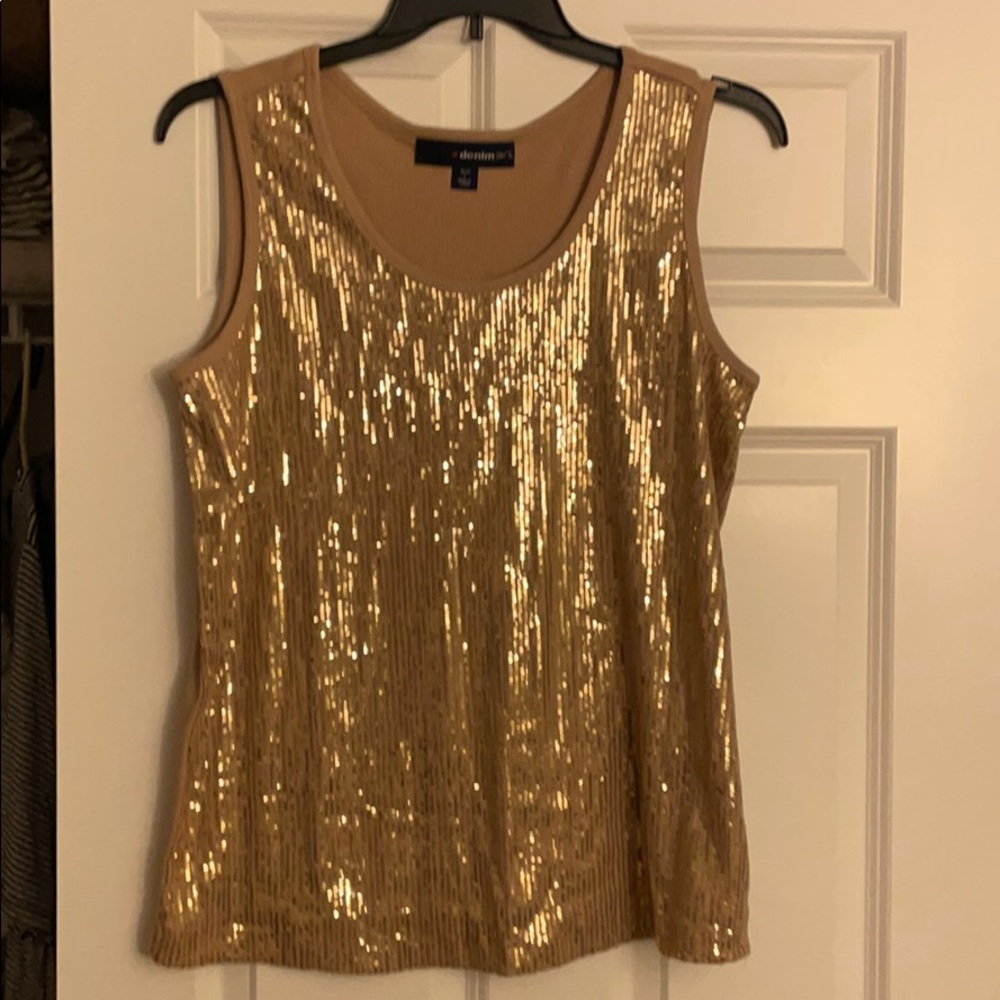 Beautiful crisp gold lame tank, never worn sweet!